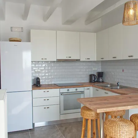 Walking Distance Spacious With Balcony - Esencia Naxian Naxos City